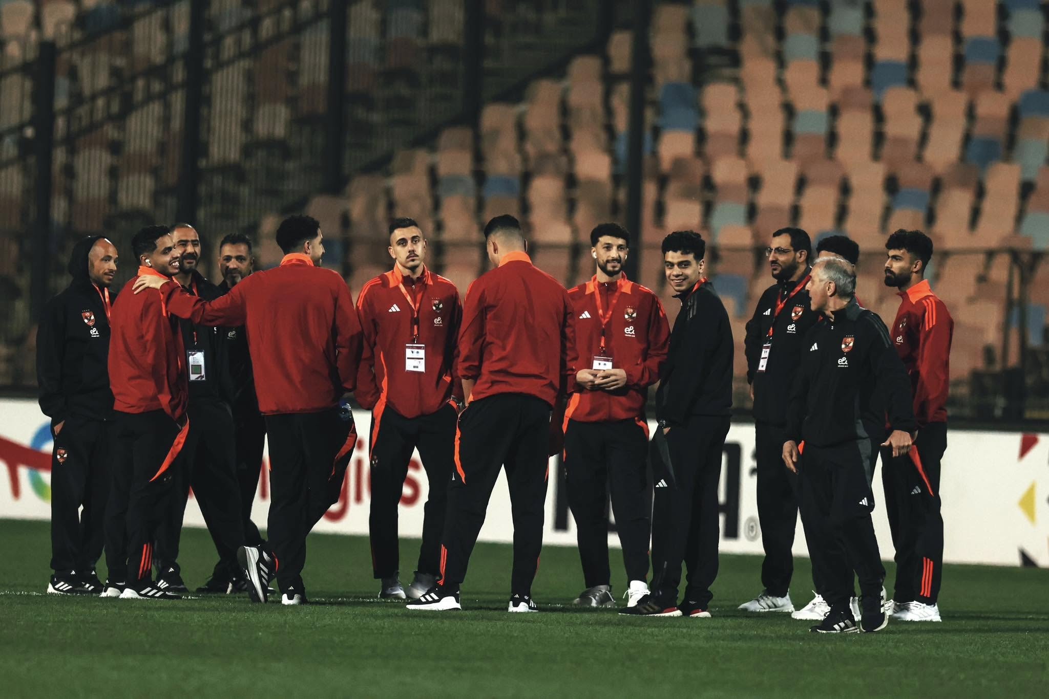 النادي الأهلي المصري يقدم تطعيمات للاعبه قبل السفر إلى موريتانيا